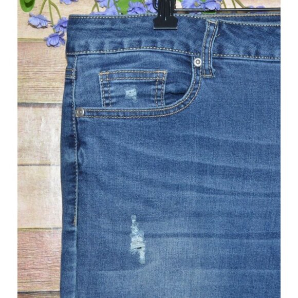 Cato Ladies Cropped Ankle Denim Blue Jeans Size 14 Cute Stretch Raw Flared Hem - Picture 3 of 11
